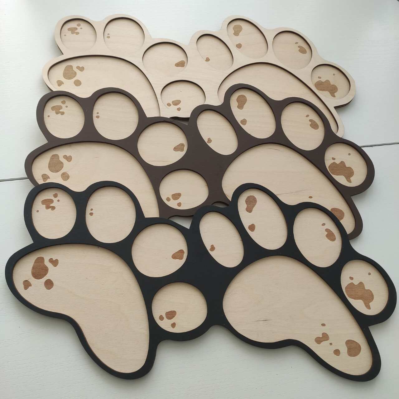 Pfoten-Bilderrahmen aus Holz – Platz für 10 Fotos