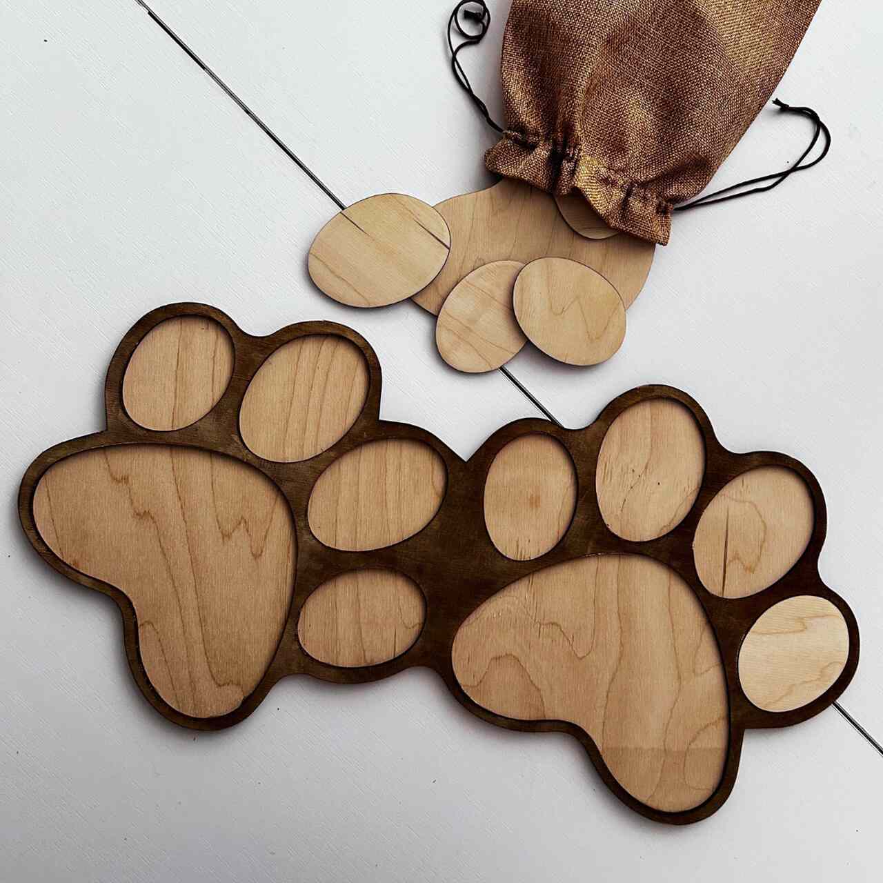 Pfoten-Bilderrahmen aus Holz – Platz für 10 Fotos